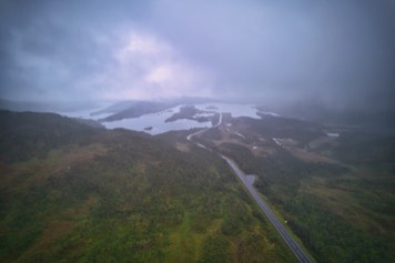 Øse - E6 view to Storvatnet in the mist - Gratangen