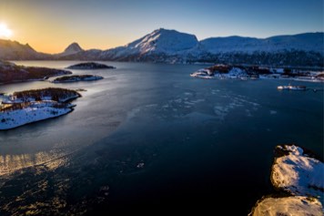 Storøya mot Salangsverket