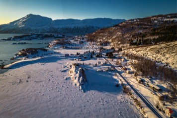 Storøya mot Salangsverket