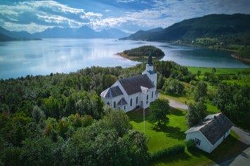 Dyrøya Church.