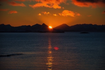 Sunset in Lofoten Årsteinen